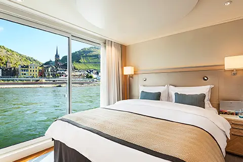 F Standard Stateroom
